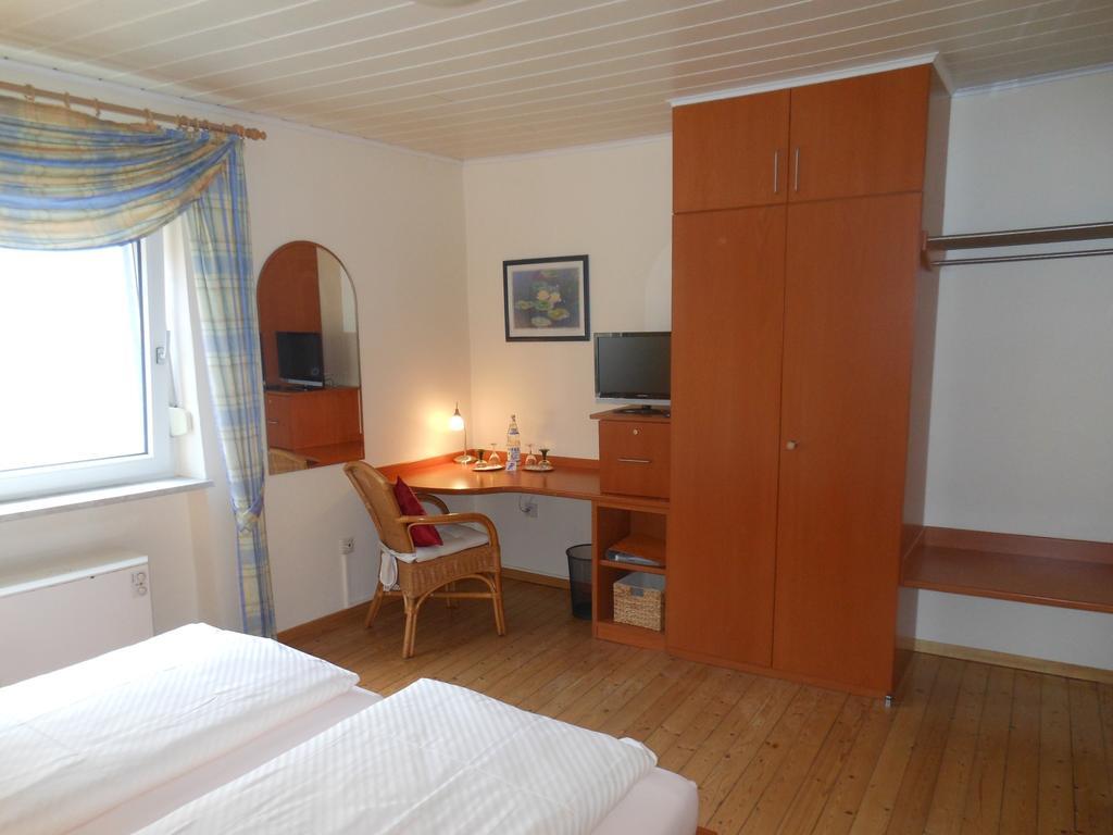 Wein- Und Gaestehaus M. Bai Мезеніх Номер фото